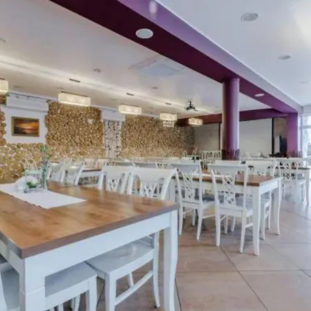 Nad Jeziorem 3* Powidz (Slupca)