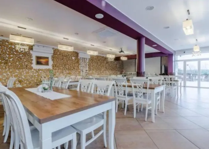 Nad Jeziorem 3* Powidz (Slupca)